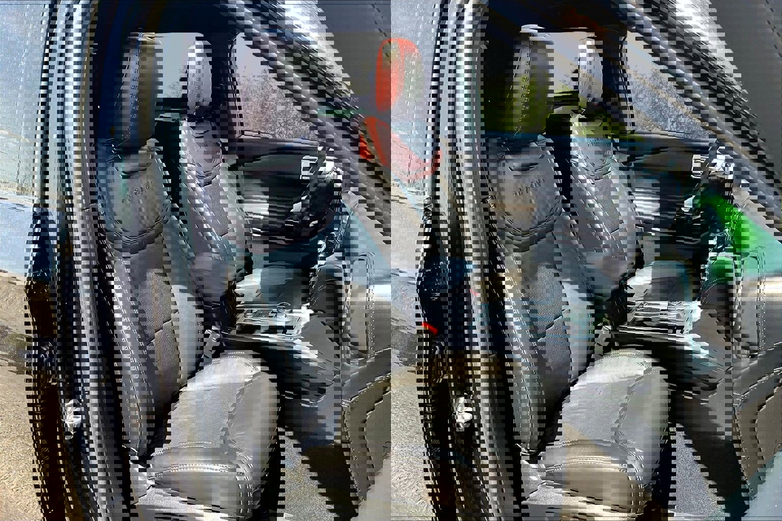 Used 2024 Ford Explorer Platinum w/ Technology Package image 7