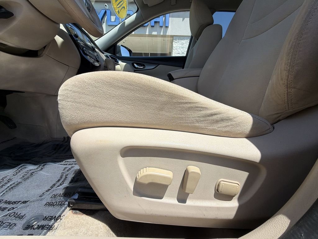 Used 2015 Nissan Rogue SV FWD image 14
