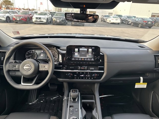 New 2025 Nissan Pathfinder SL image 18