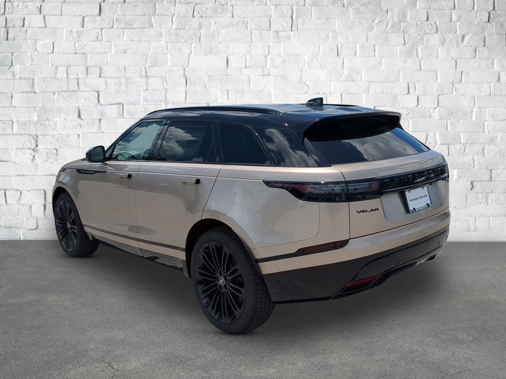 New 2026 Land Rover Range Rover Velar Dynamic SE image 4