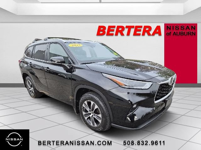 Used 2023 Toyota Highlander XLE AWD/4WD image 4