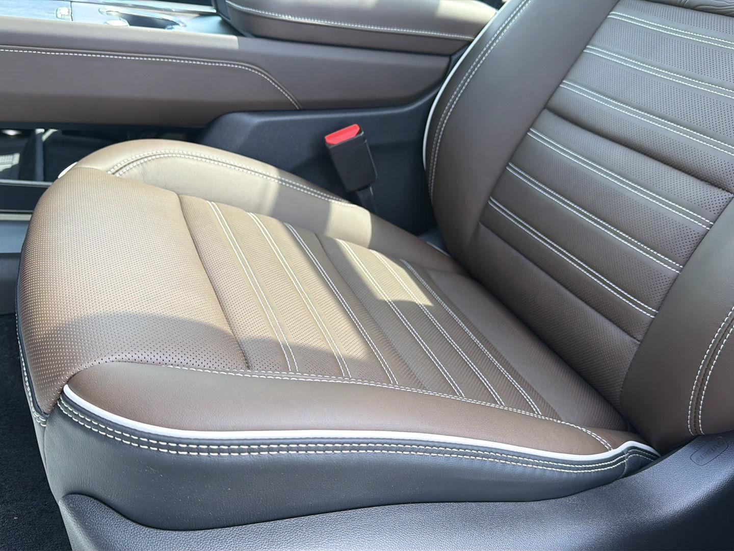 New 2027 GMC Acadia Denali Ultimate w/ LPO, Floor Liner Package AWD/4WD image 12