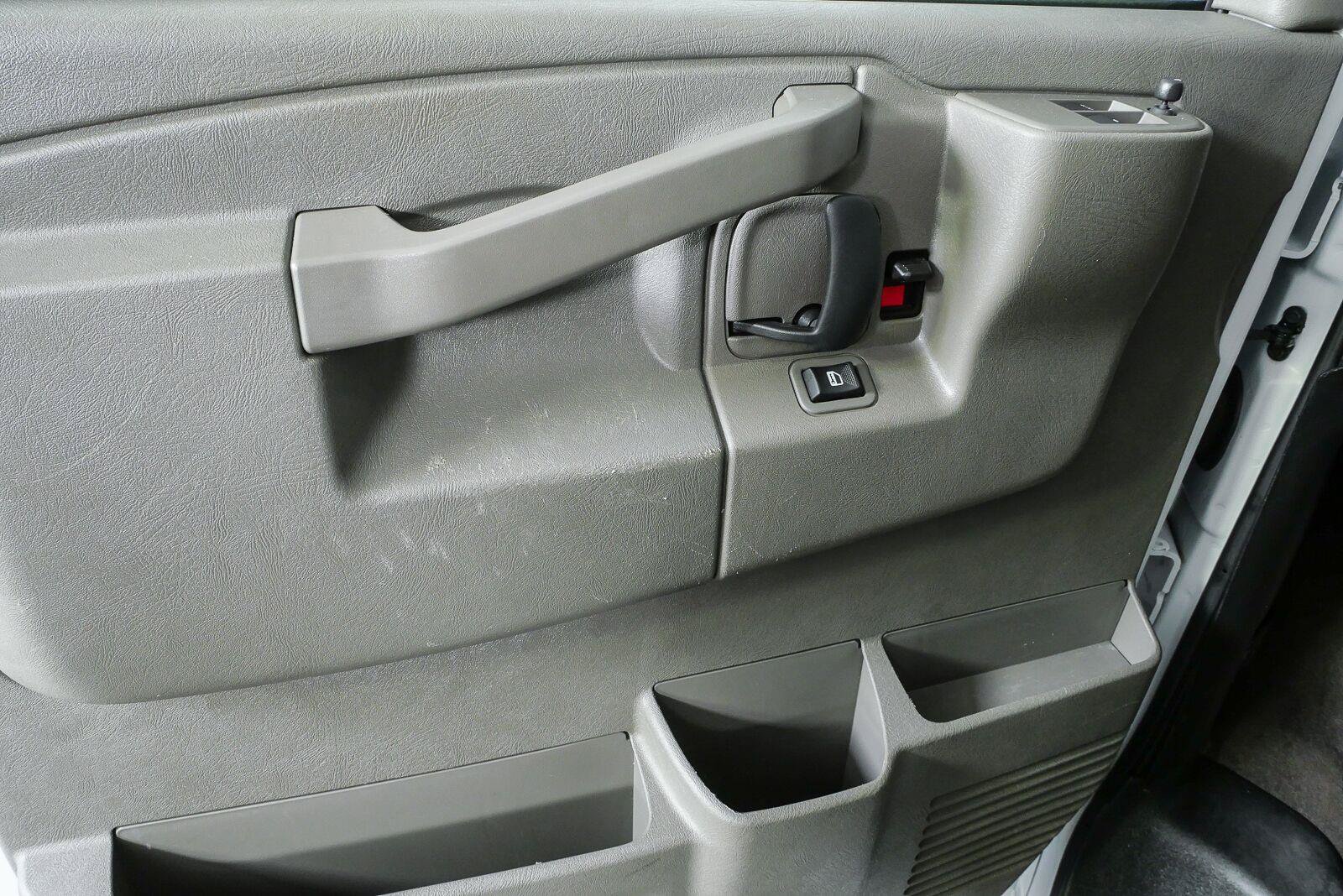 Used 2025 GMC Savana 3500 LT w/ LT Preferred Equipment Group RWD image 6