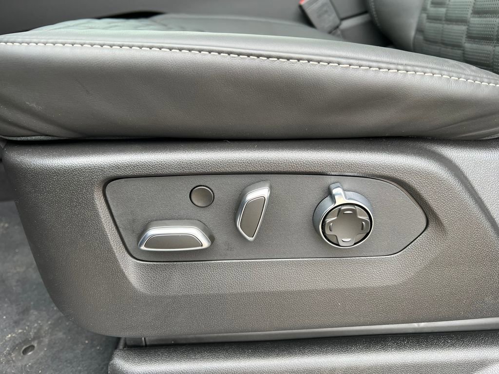 New 2026 Cadillac Escalade Platinum Sport w/ LPO, ONYX Package image 12