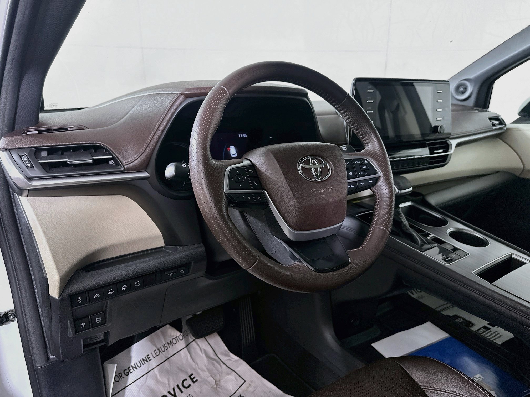 Used 2021 Toyota Sienna Platinum FWD image 9