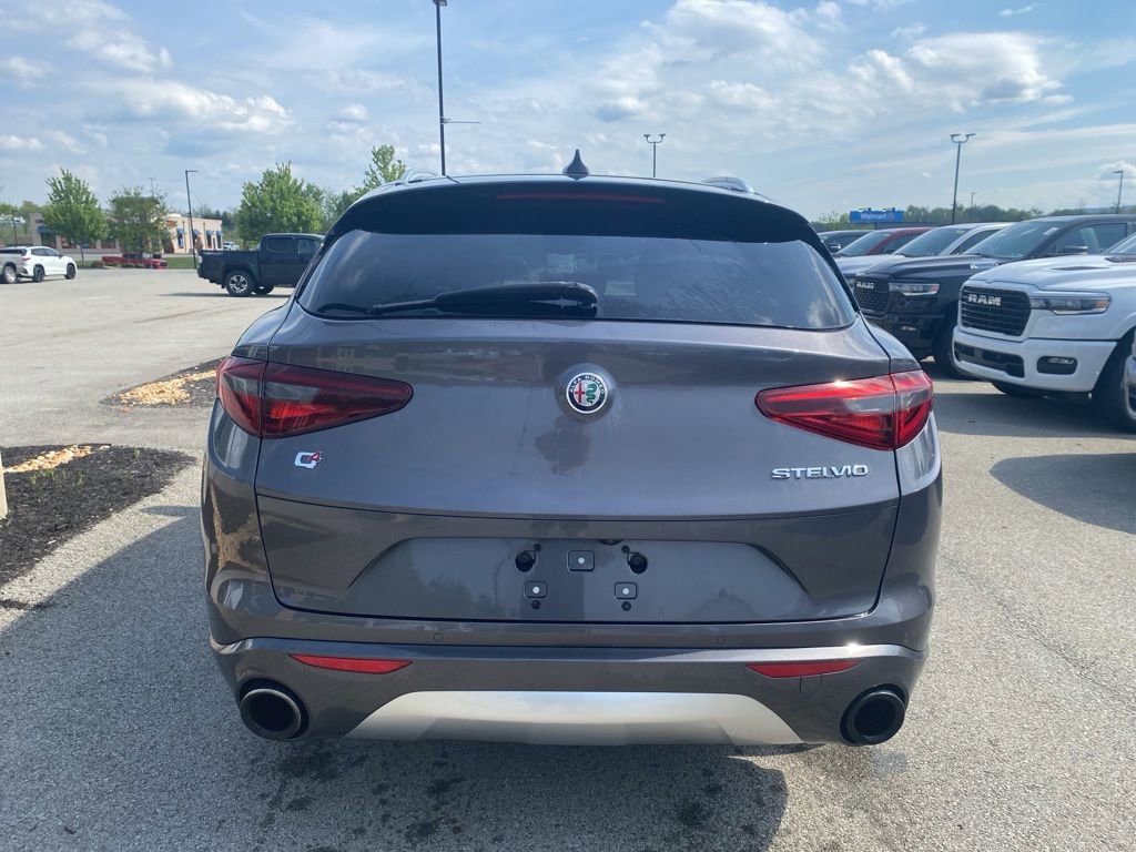 Used 2020 Alfa Romeo Stelvio Ti w/ Active Blind Spot Package AWD/4WD image 3