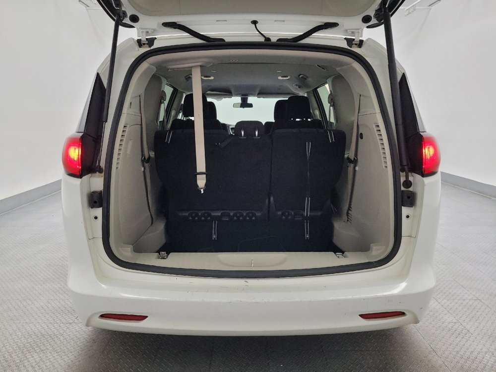 Used 2022 Chrysler Voyager LX FWD image 29