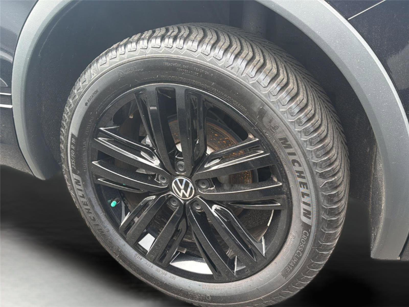 Used 2022 Volkswagen Tiguan SE R-Line image 24