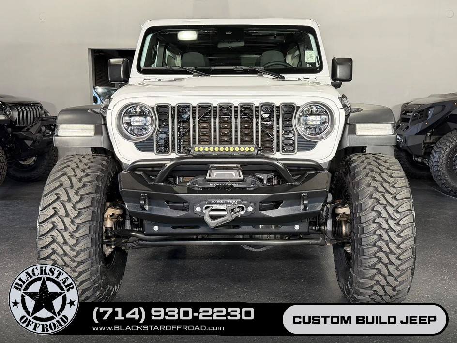 Used 2025 Jeep Wrangler Unlimited Rubicon AWD/4WD image 3
