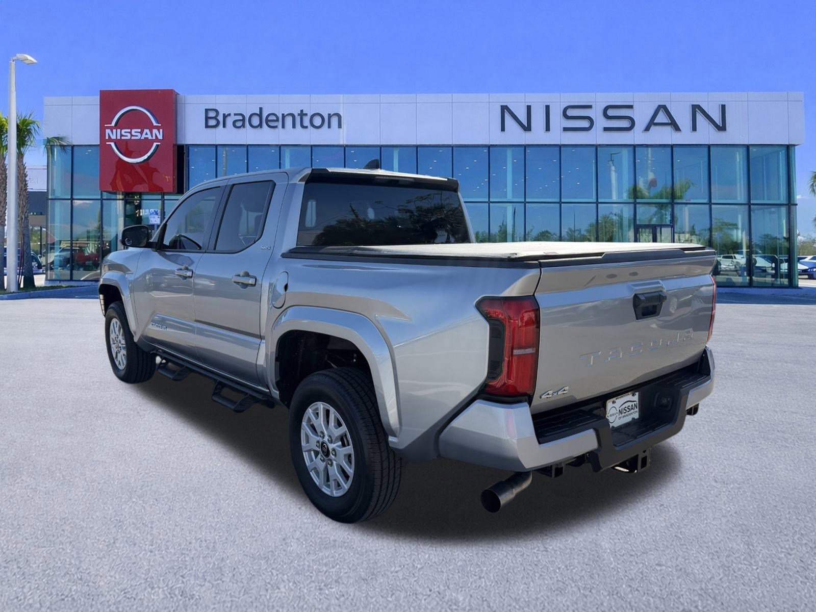 Used 2025 Toyota Tacoma SR5 image 7