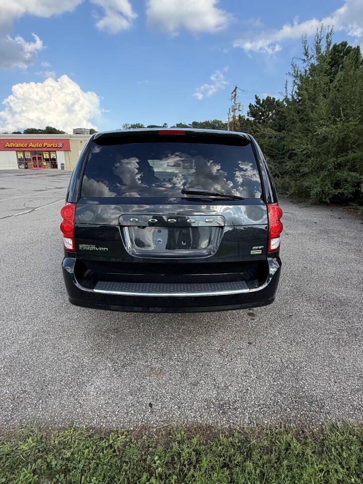 Used 2018 Dodge Grand Caravan GT FWD image 3