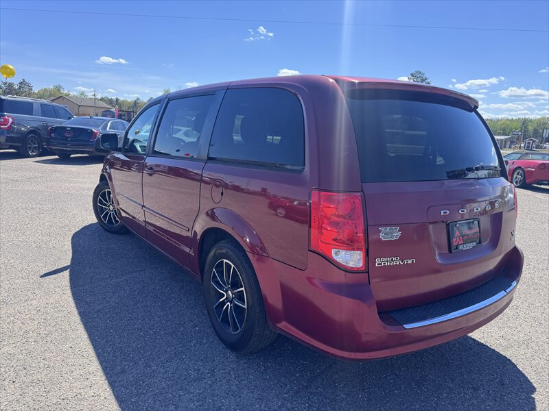 Used 2015 Dodge Grand Caravan R/T FWD image 4