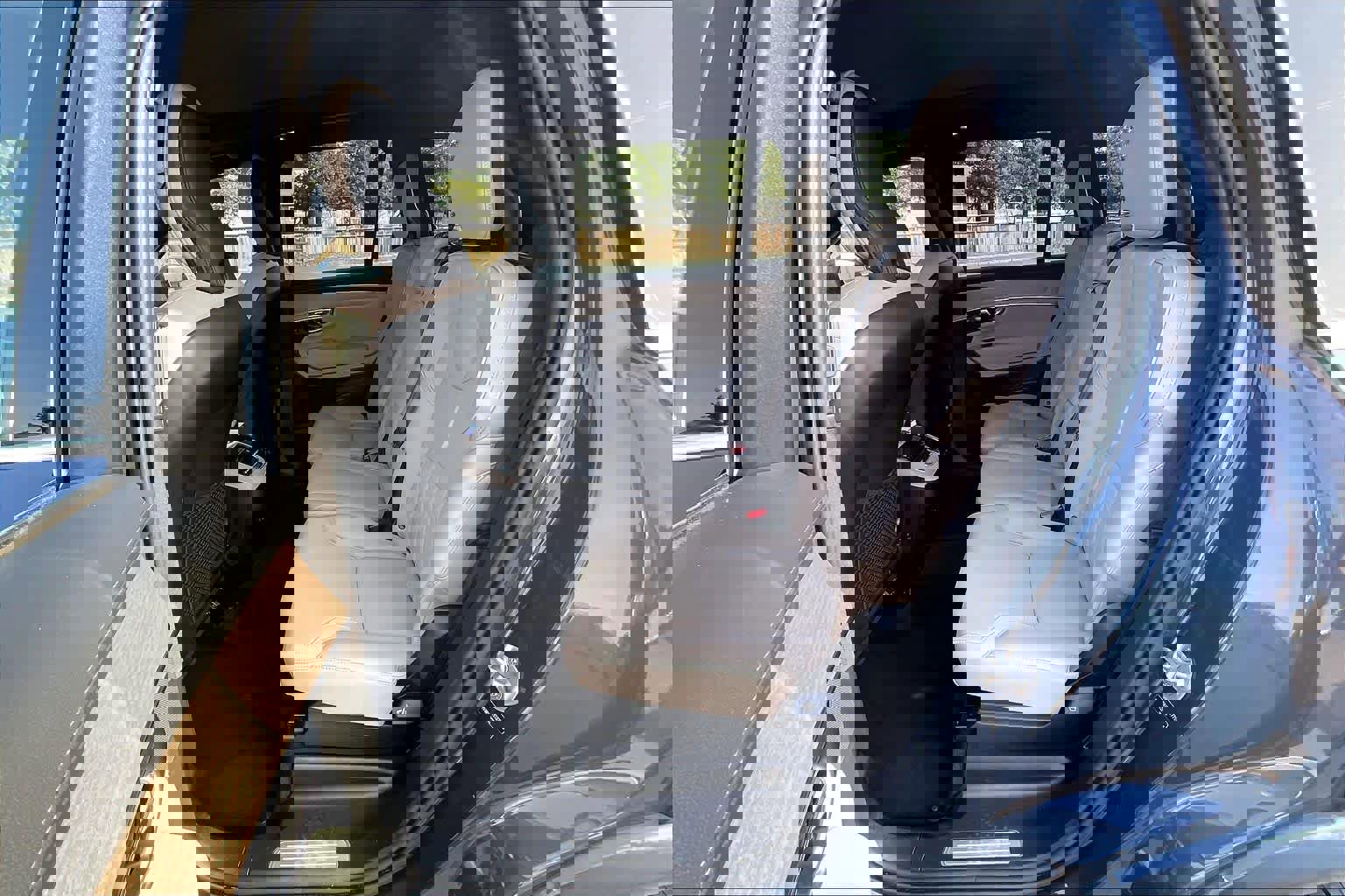 Used 2025 Volvo XC90 B5 Core w/ Protection Package Premier image 29