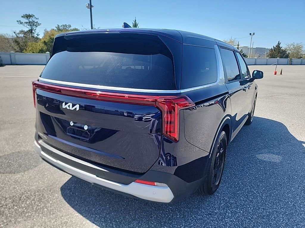 Used 2025 Kia Carnival image 5