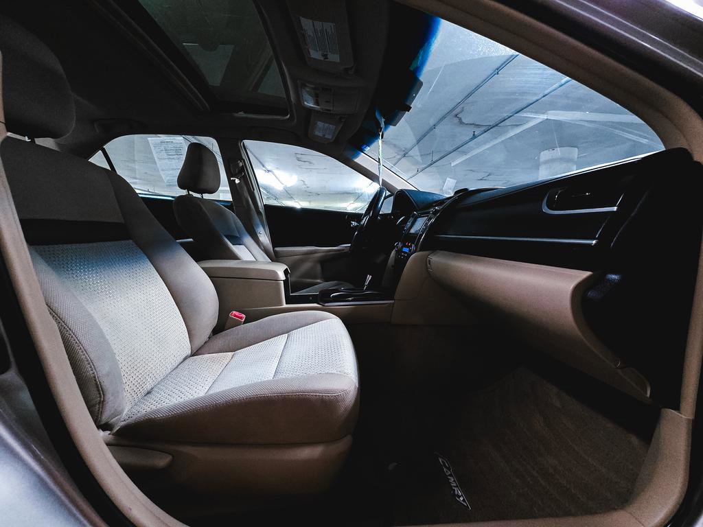 Used 2014 Toyota Camry XLE image 32