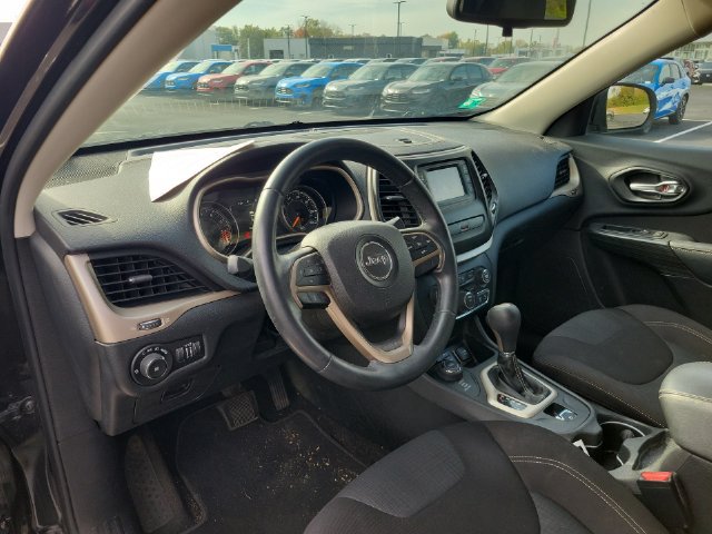 Used 2015 Jeep Cherokee Latitude AWD/4WD image 18