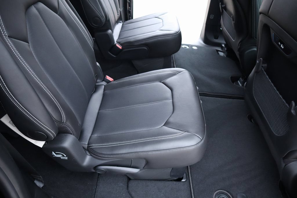 New 2026 Chrysler Pacifica Select AWD/4WD image 15