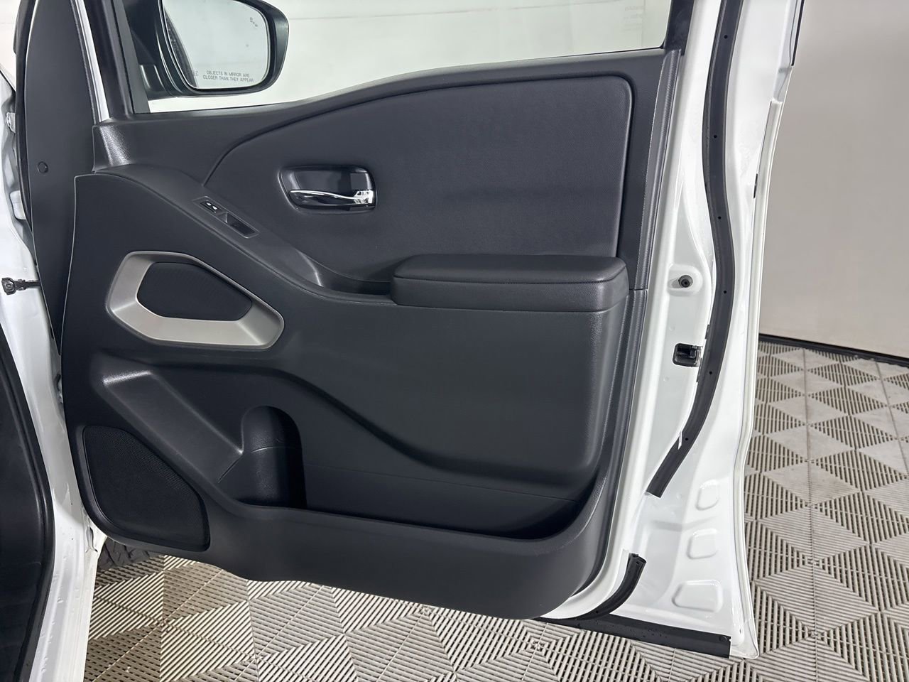 Used 2024 Nissan Frontier SV w/ SV Convenience Package image 25