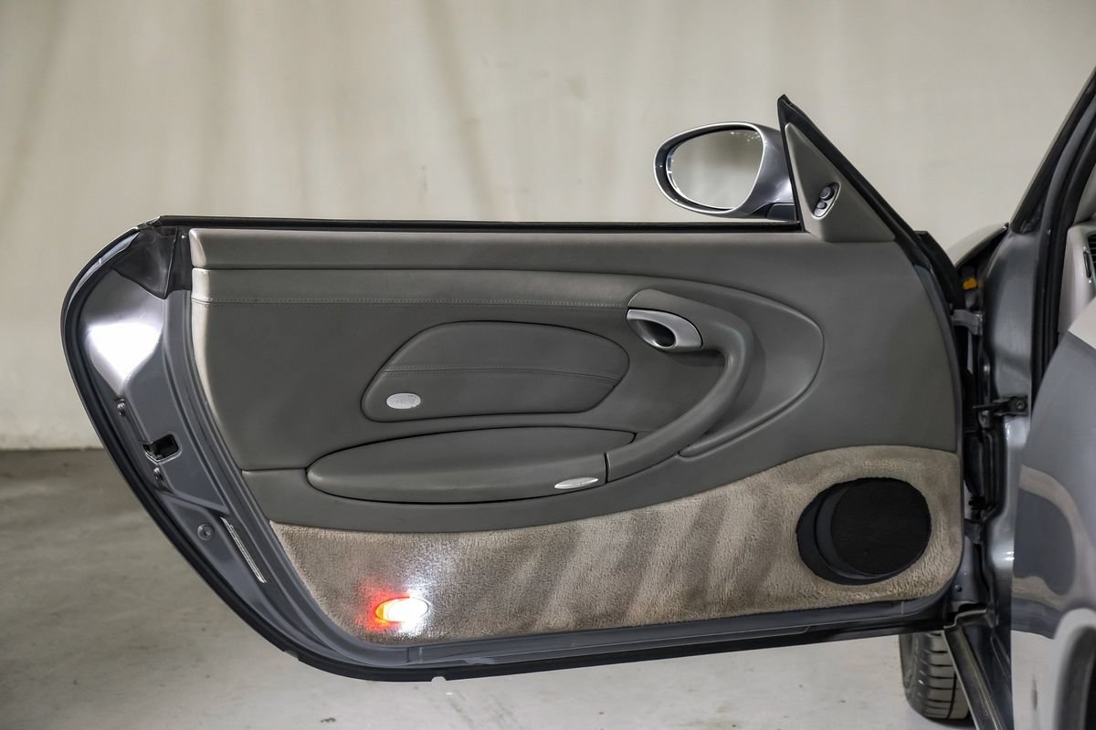 Used 2001 Porsche 911 Carrera RWD image 28