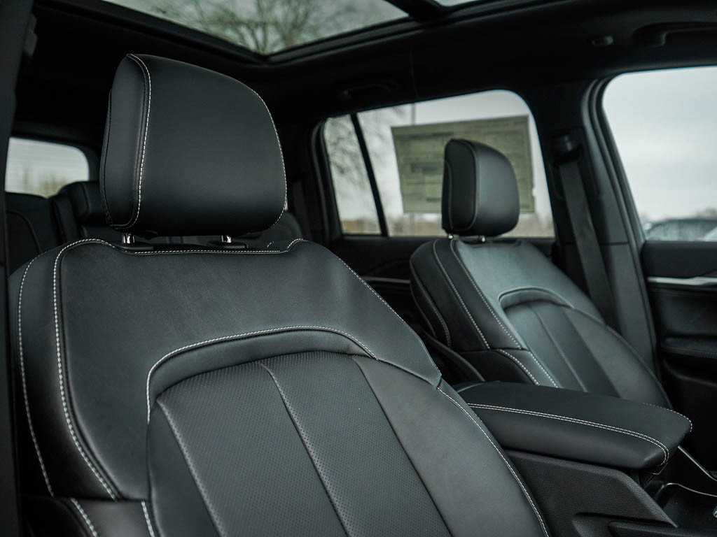 New 2026 Jeep Grand Cherokee Limited AWD/4WD image 12