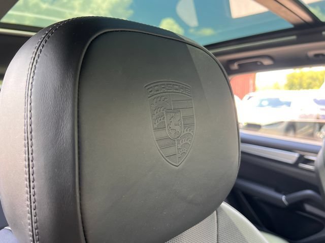 Used 2022 Porsche Cayenne Platinum Edition AWD/4WD image 35