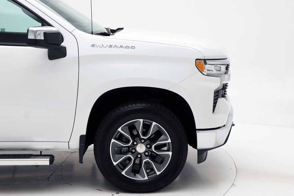 Used 2024 Chevrolet Silverado 1500 LT AWD/4WD image 3