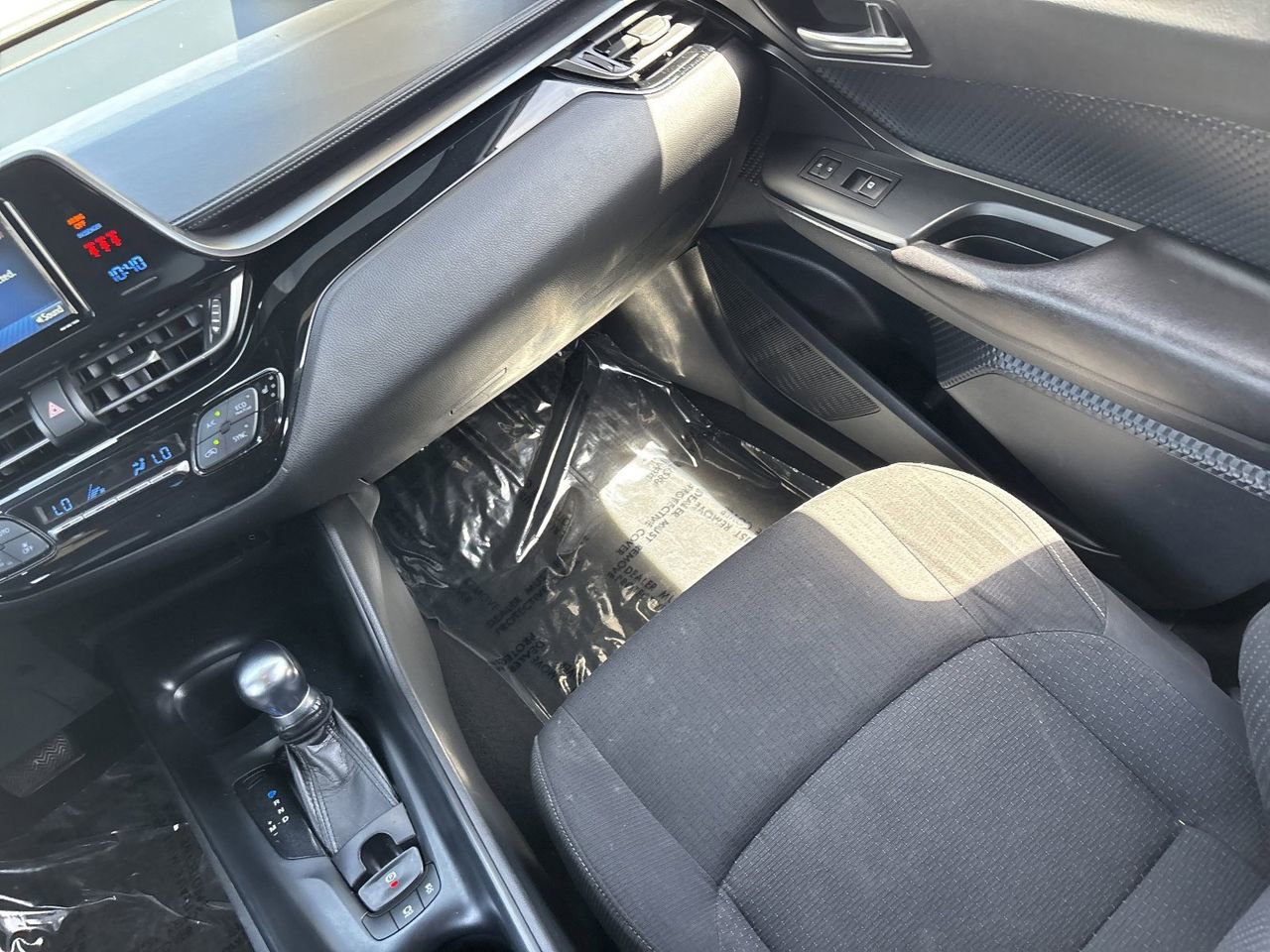 Used 2018 Toyota C-HR XLE FWD image 14