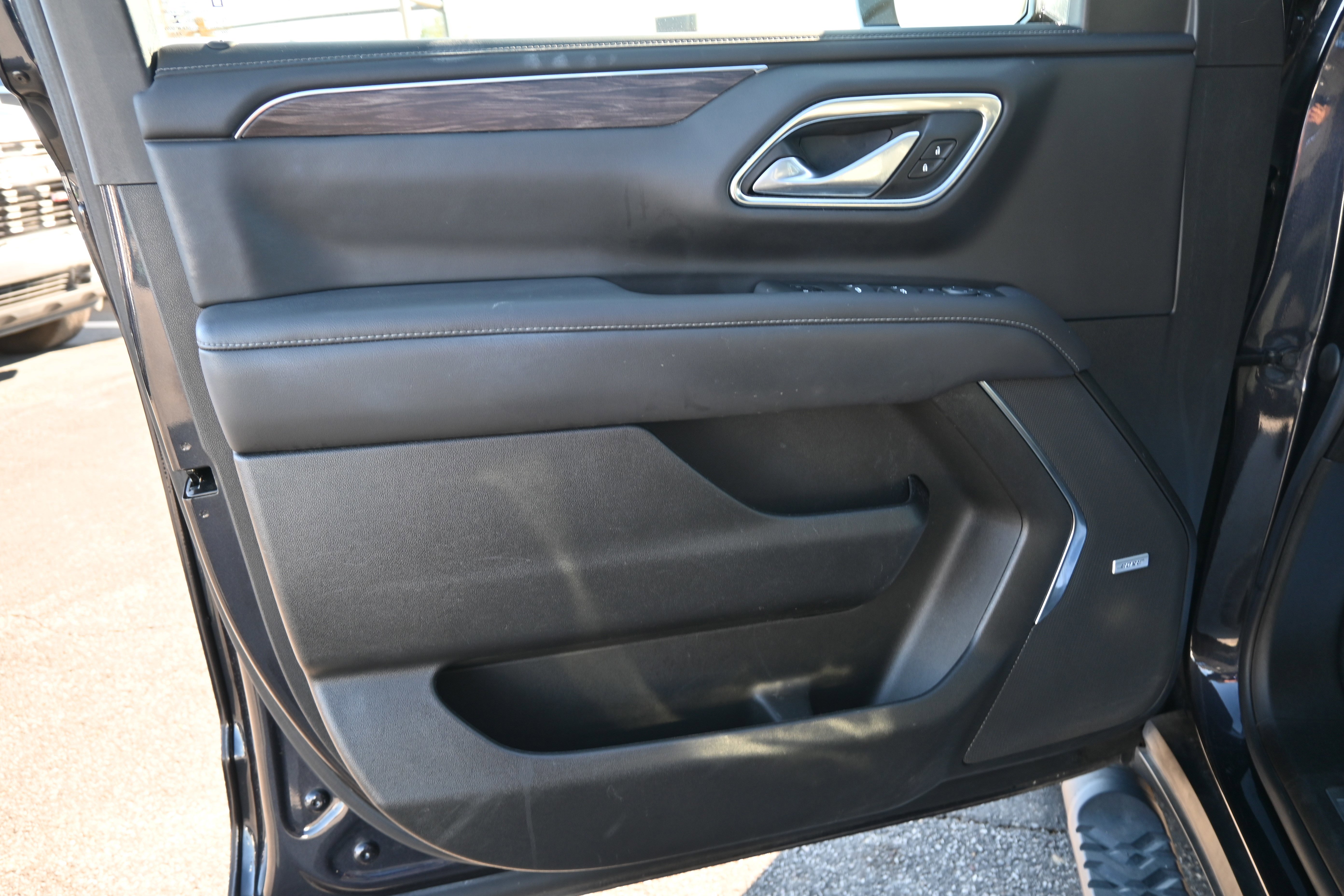 Used 2022 Chevrolet Tahoe Z71 w/ Luxury Package image 16