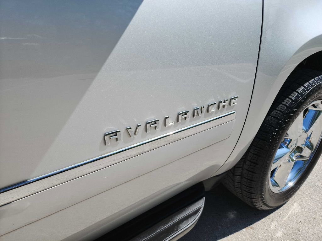 Used 2013 Chevrolet Avalanche LTZ image 15
