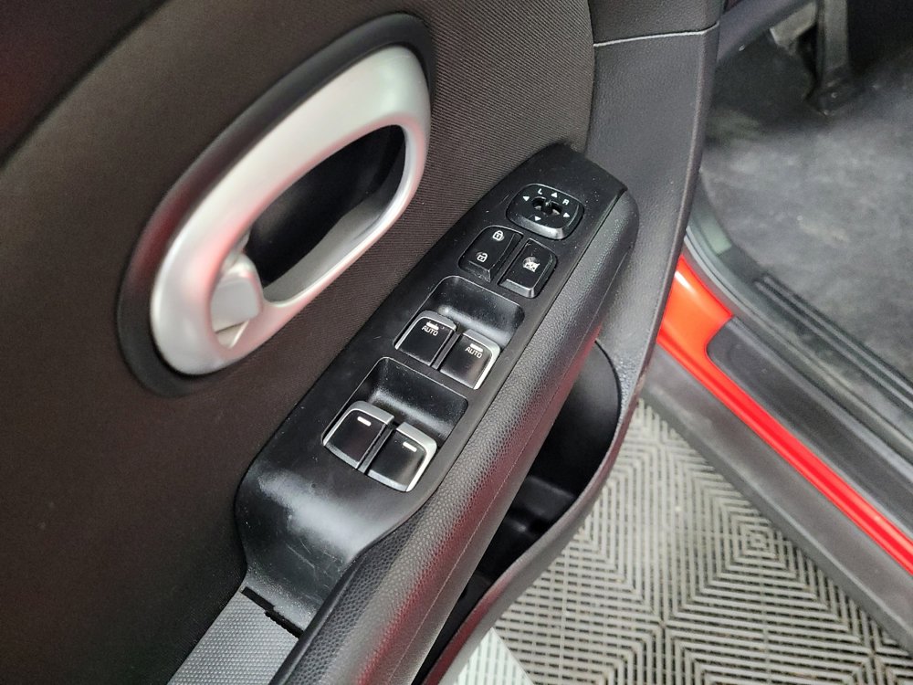 Used 2019 Kia Soul + FWD image 27