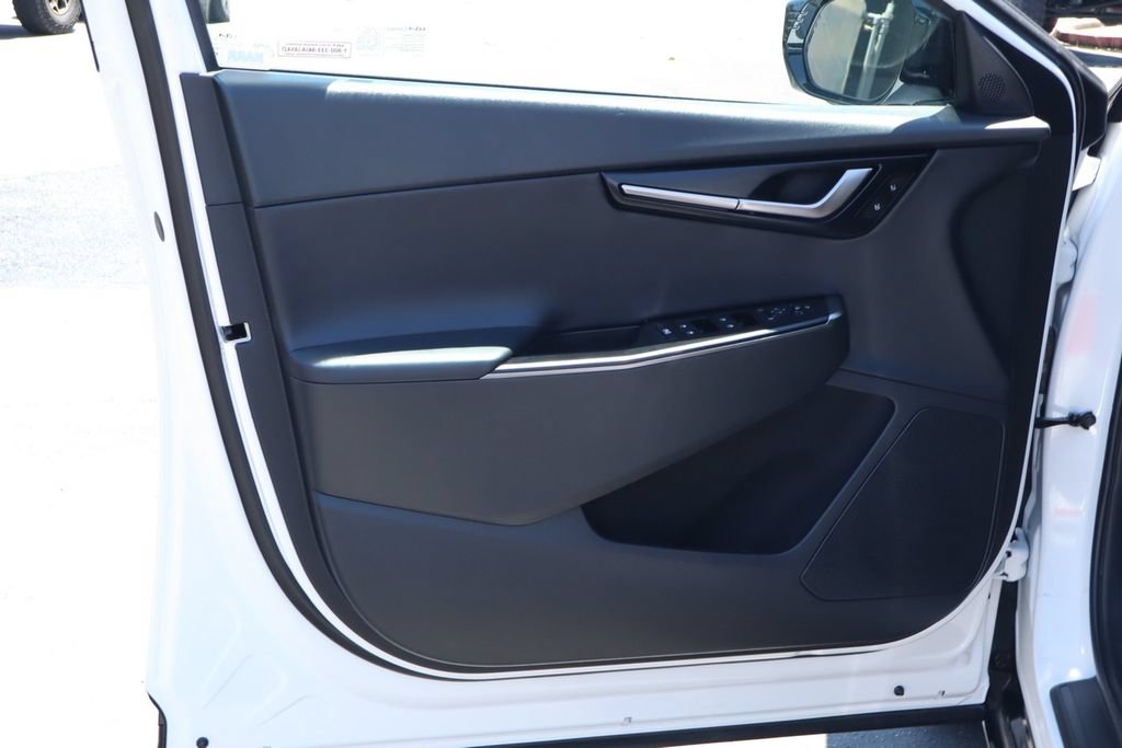 Used 2025 Kia EV6 Wind RWD image 18