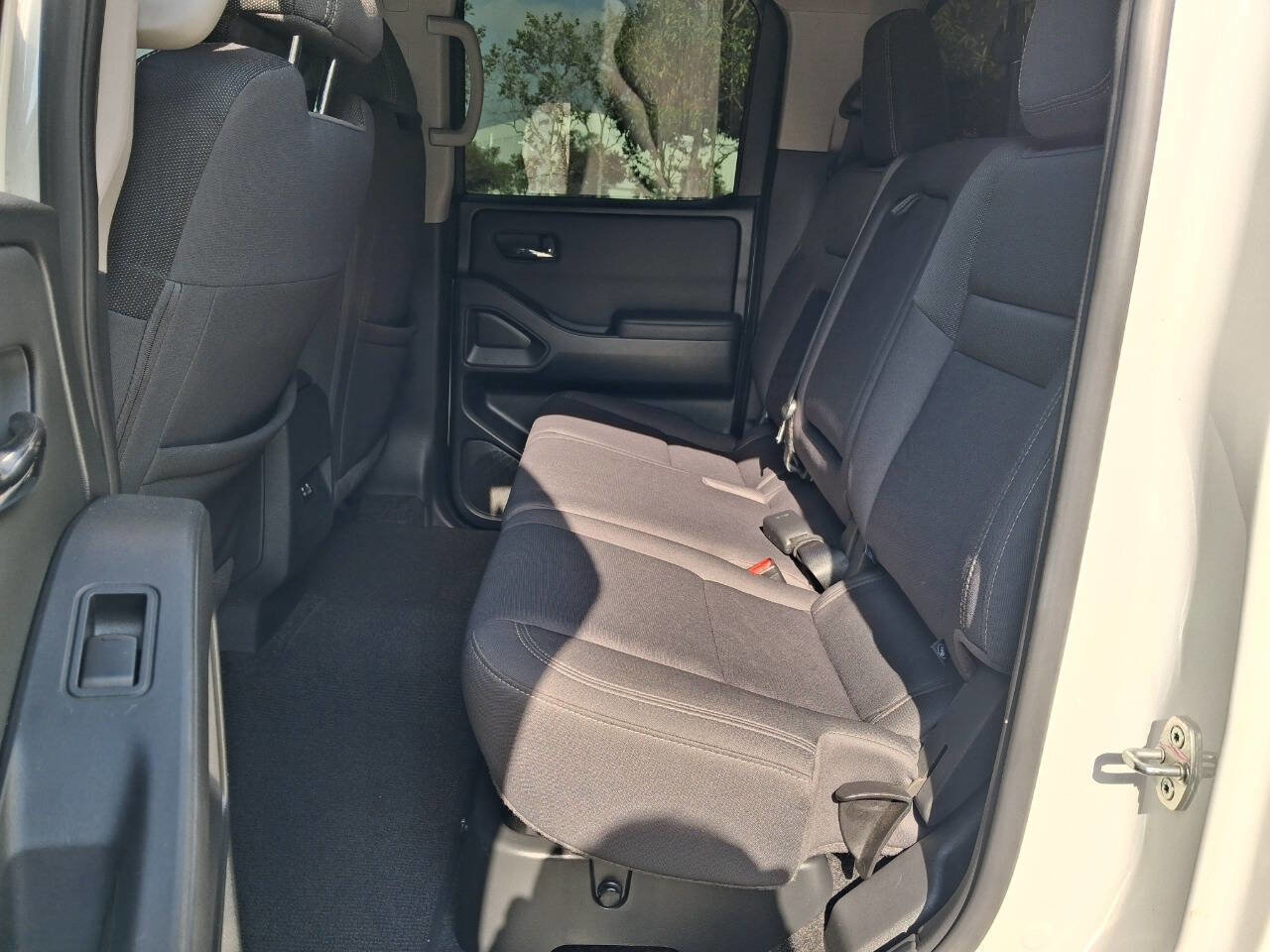 Used 2022 Nissan Frontier SV image 18