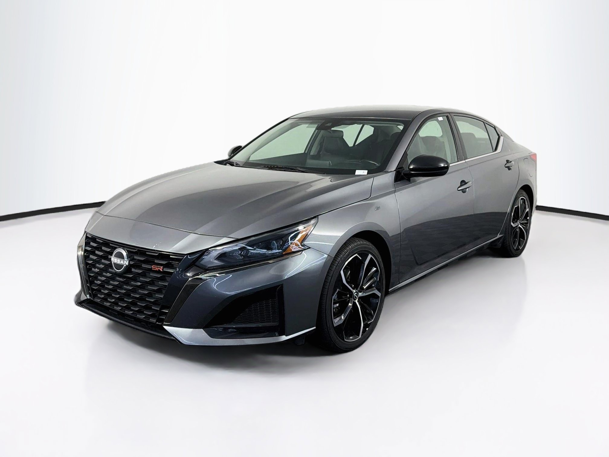 Used 2025 Nissan Altima 2.5 SR FWD image 3