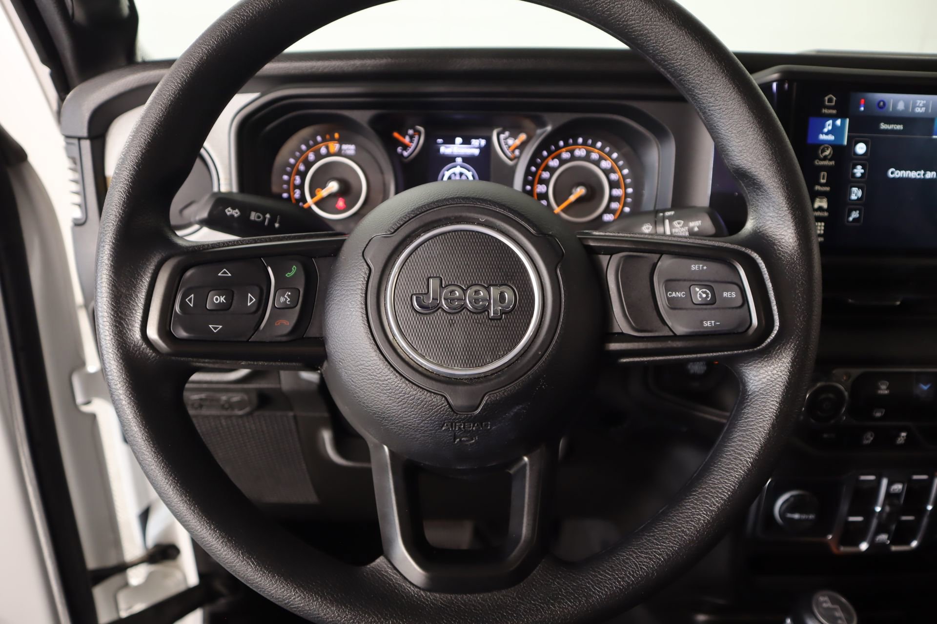 Used 2025 Jeep Gladiator Sport AWD/4WD image 3