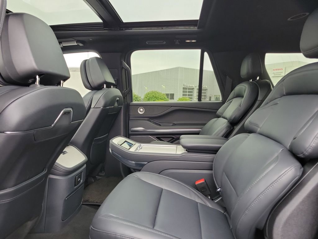 New 2025 Lincoln Navigator L Reserve w/ Jet Appearance Package AWD/4WD image 13