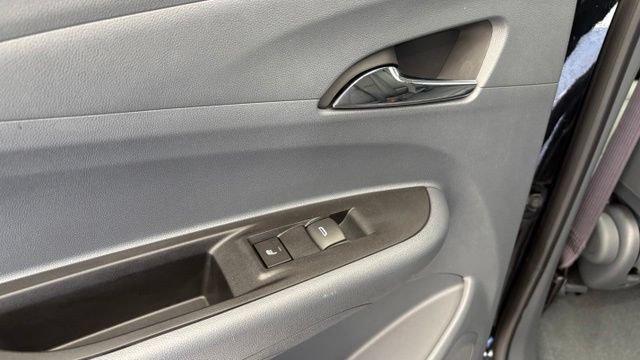 Used 2017 Chevrolet Bolt Premier w/ Driver Confidence II Package FWD image 17