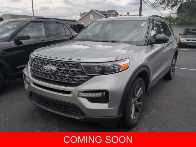 Used 2024 Ford Explorer XLT w/ Equipment Group 202A AWD/4WD image 3