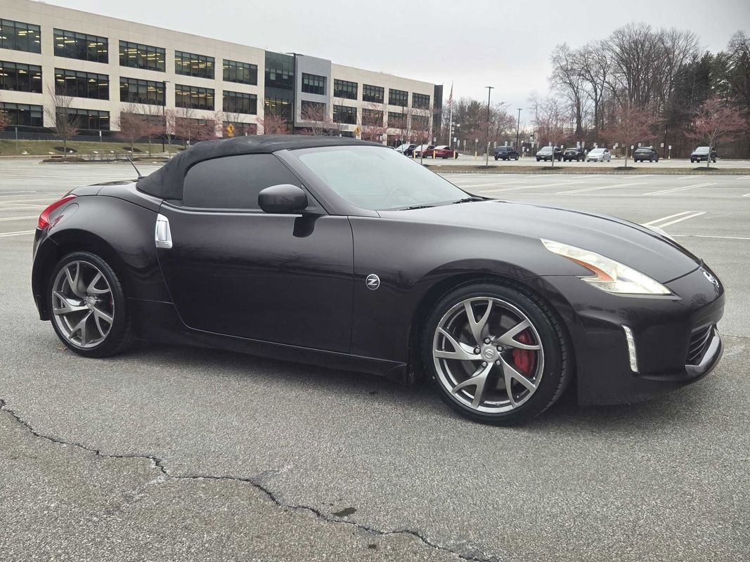 Used 2013 Nissan 370Z Touring w/ Sport Pkg RWD image 43