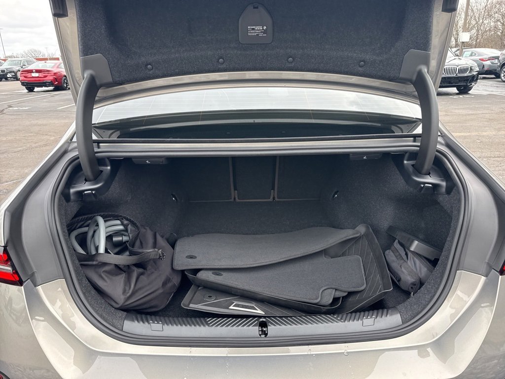 Used 2026 BMW 550e xDrive image 18