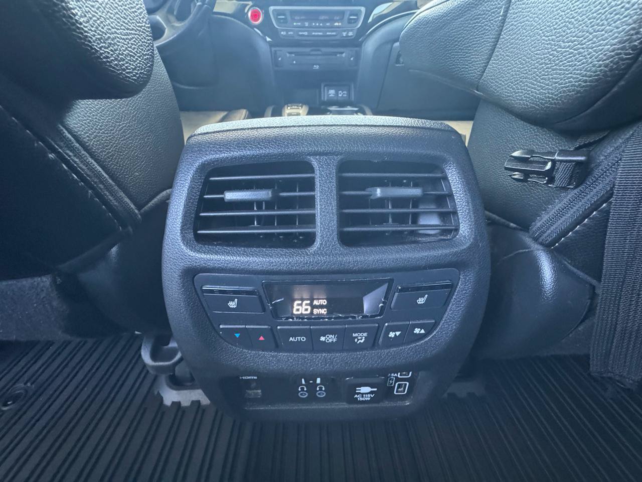 Used 2019 Honda Pilot Touring image 11