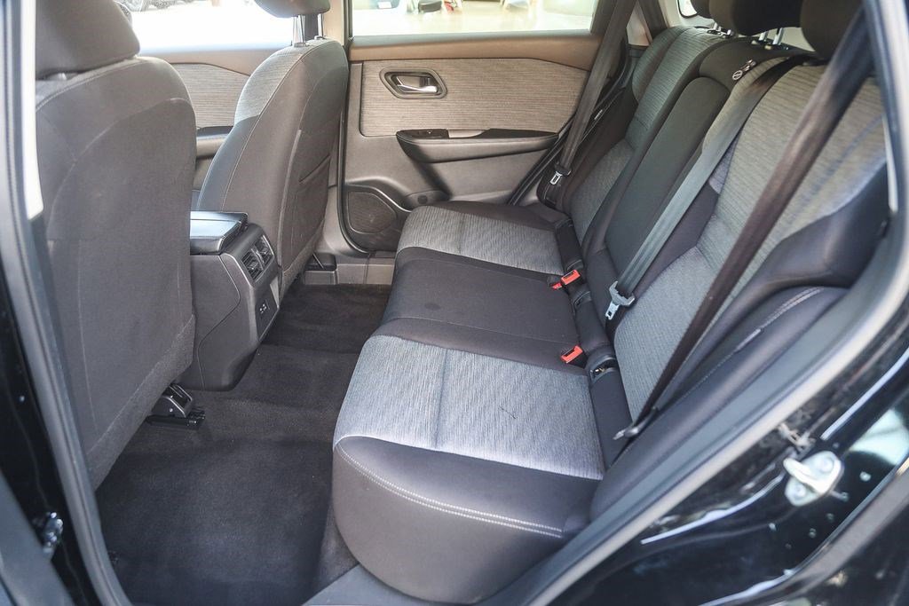 Used 2023 Nissan Rogue SV FWD image 17
