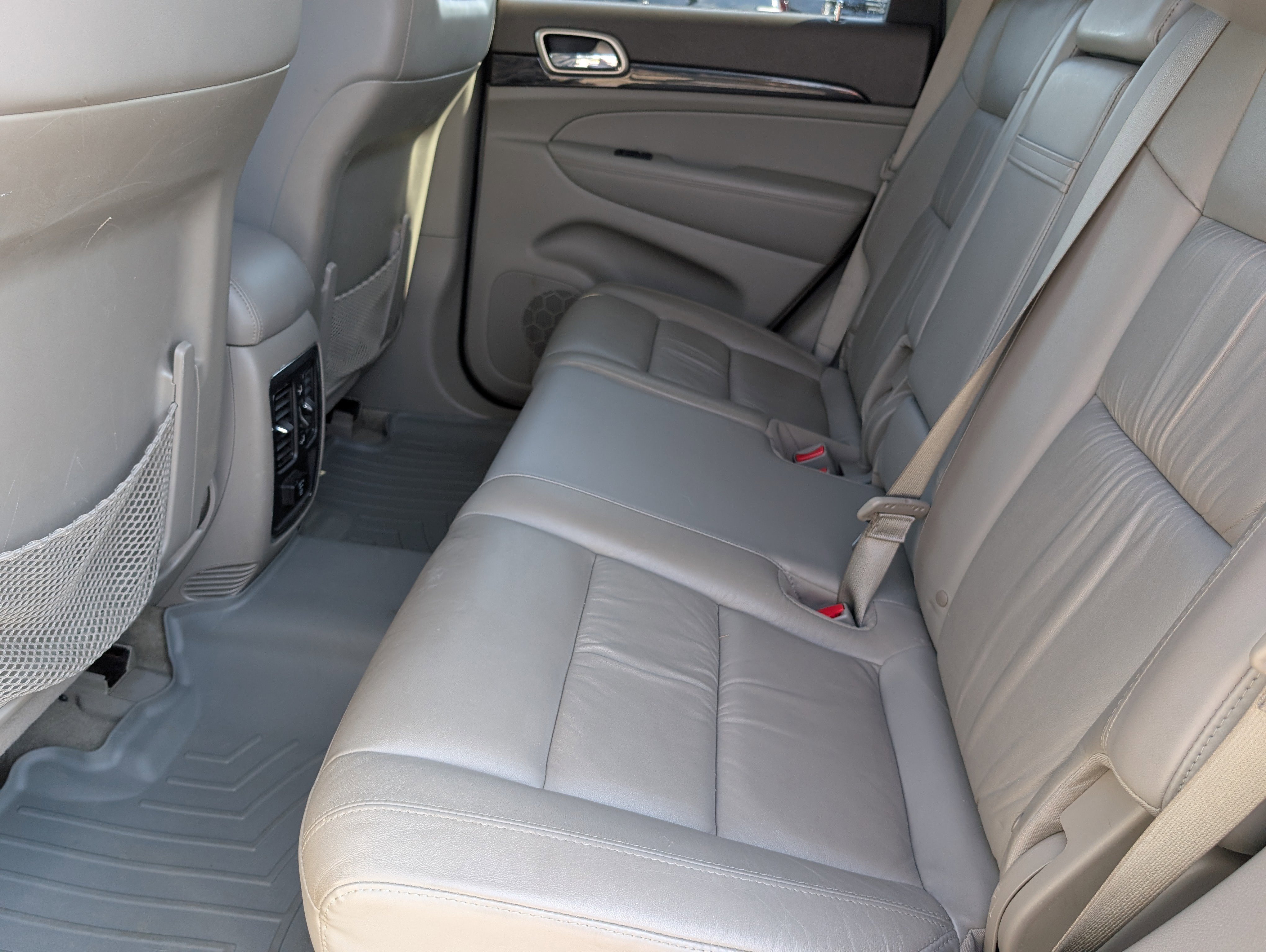 Used 2013 Jeep Grand Cherokee Laredo AWD/4WD image 14