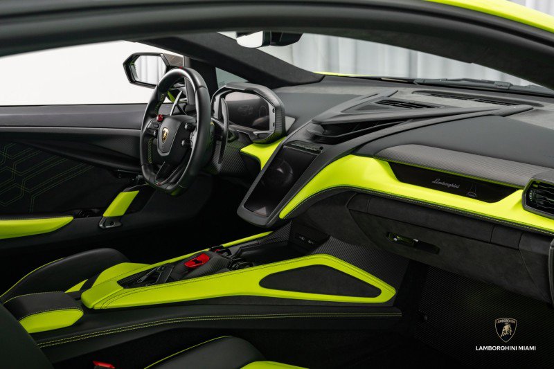 Used 2024 Lamborghini Revuelto image 56