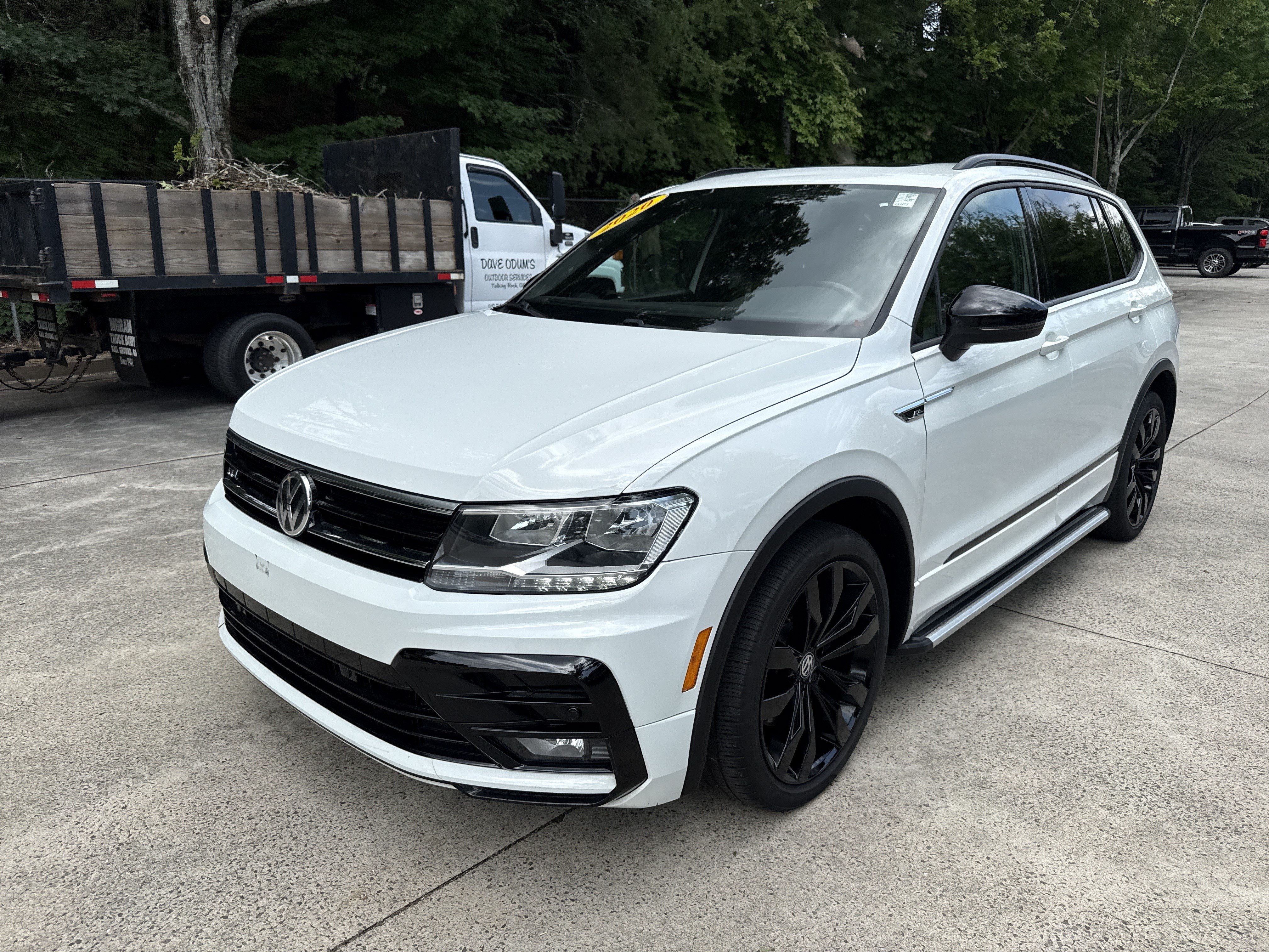Used 2020 Volkswagen Tiguan SE R-Line FWD image 3