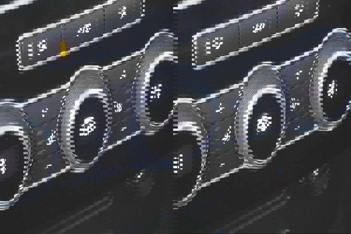 Used 2016 Land Rover Range Rover HSE image 20