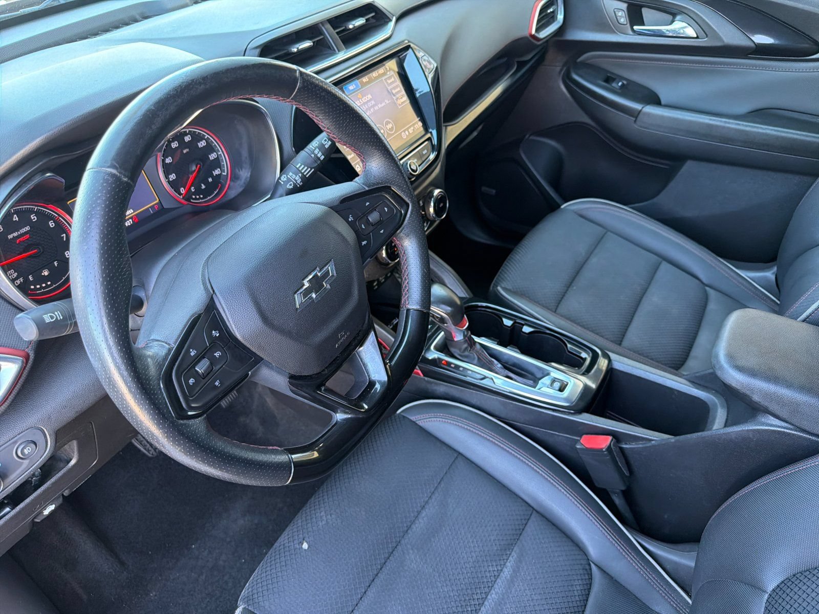 Used 2021 Chevrolet TrailBlazer RS w/ Sun and Liftgate Package FWD image 9