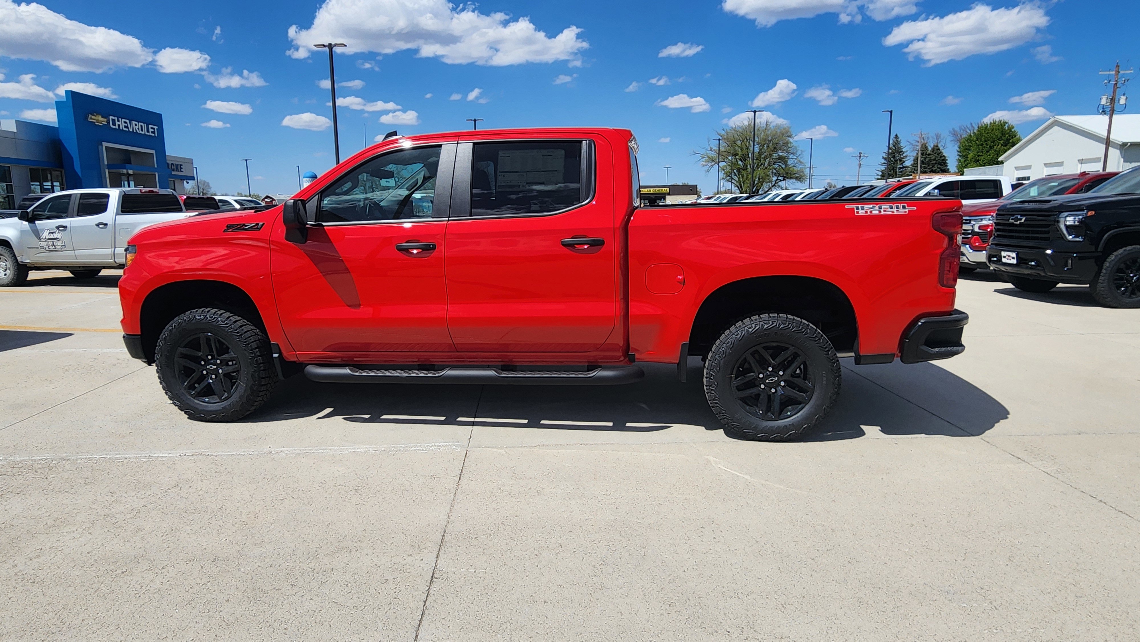 New 2026 Chevrolet Silverado 1500 Custom Trail Boss w/ LPO, Dark Essentials Package AWD/4WD image 9