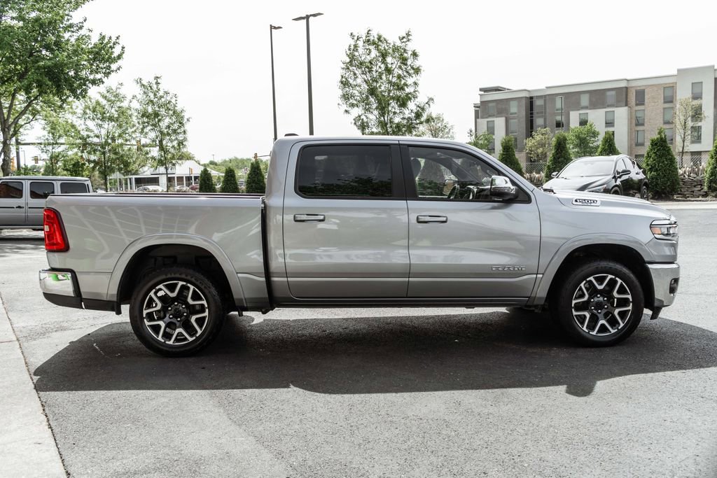 Used 2025 RAM 1500 Laramie AWD/4WD image 3