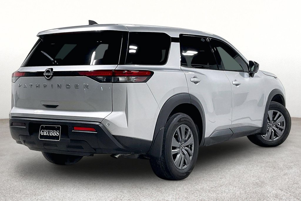 Used 2025 Nissan Pathfinder S FWD image 2