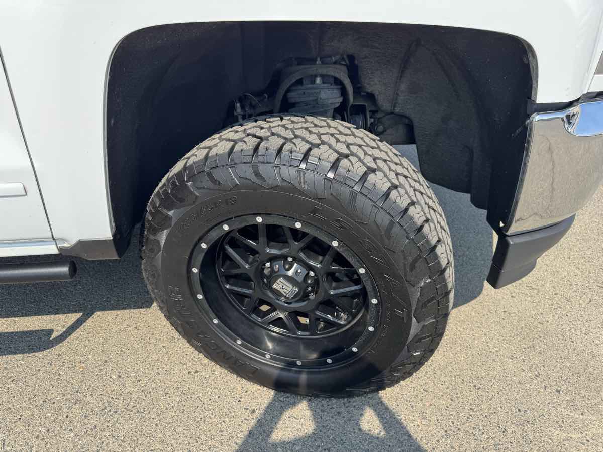 Used 2018 Chevrolet Silverado 1500 LT w/ Trailering Package AWD/4WD image 39